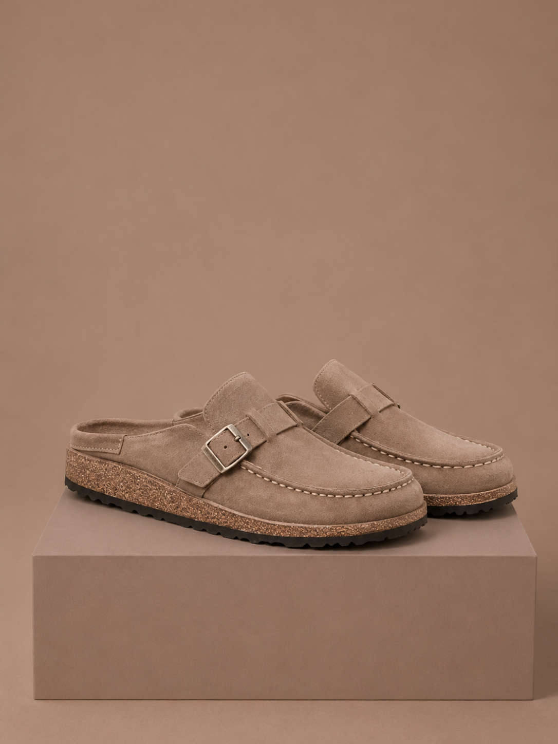 Zuecos de Ante para Mujer – Detalle de Hebilla Slip-On | Areleon