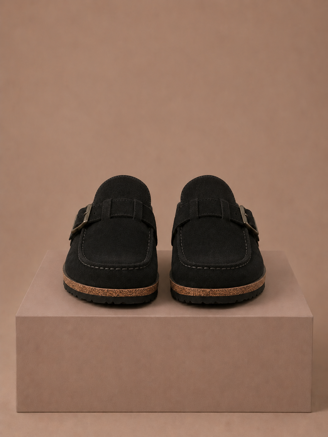 Zuecos de Ante para Mujer – Detalle de Hebilla Slip-On | Areleon