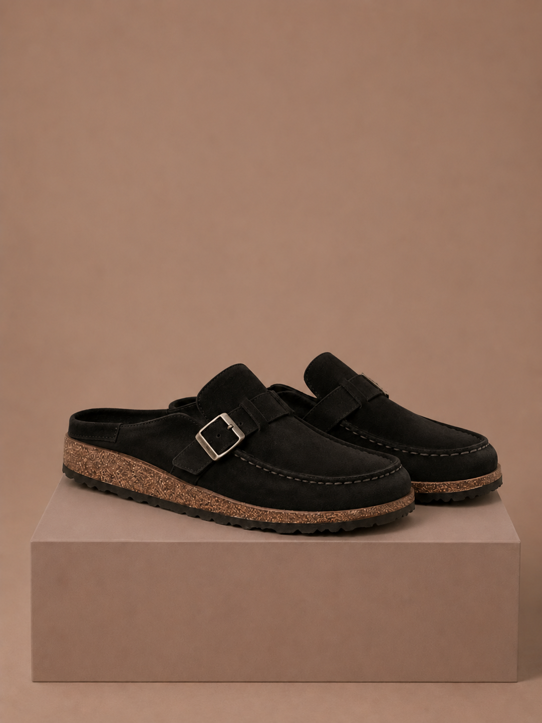 Zuecos de Ante para Mujer – Detalle de Hebilla Slip-On | Areleon