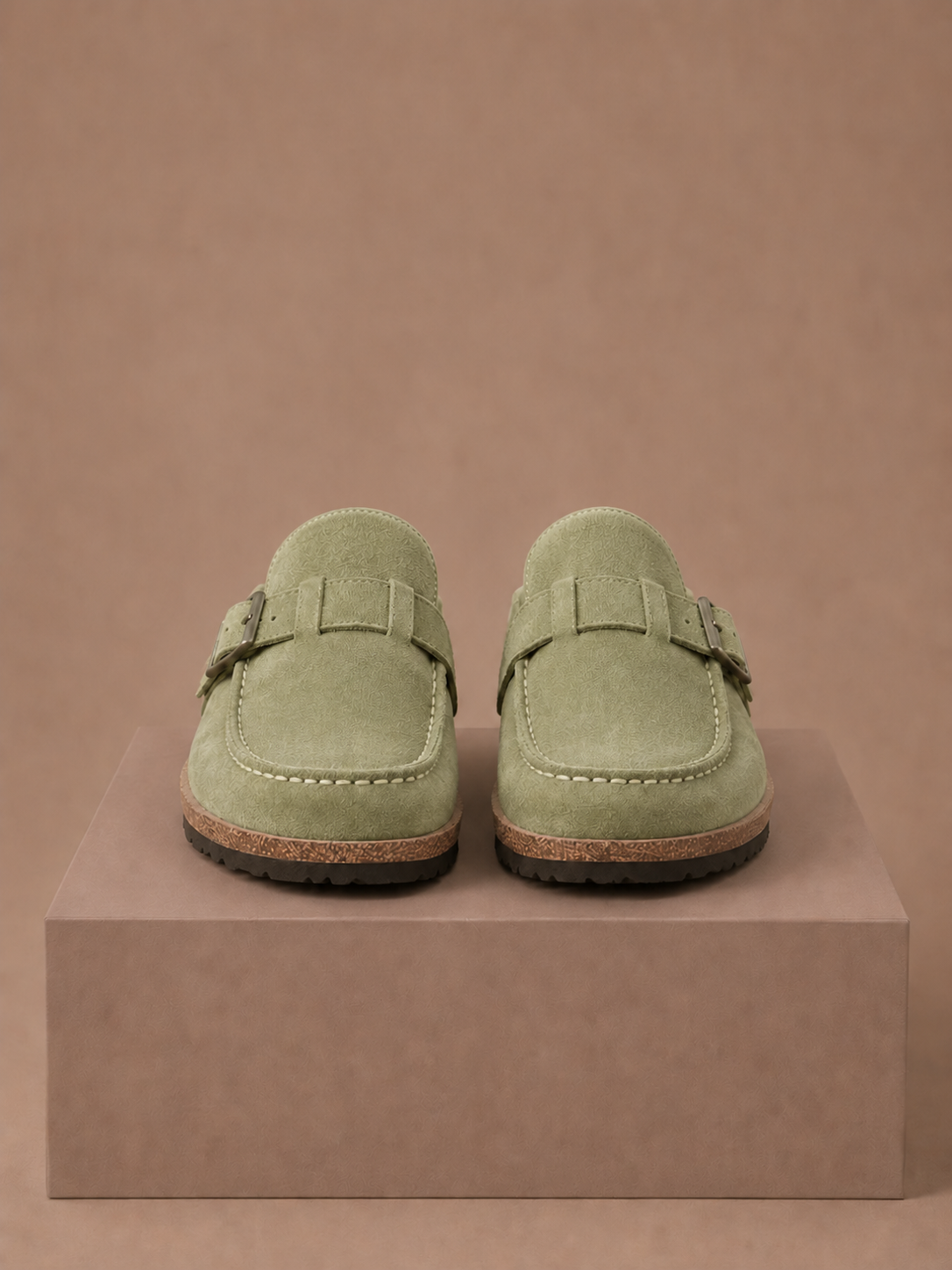 Zuecos de Ante para Mujer – Detalle de Hebilla Slip-On | Areleon