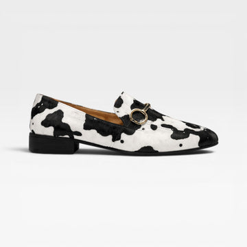 Mocasines de Animal Print para Mujeres – Elegantes Zapatos Preppy con Detalle de Metal