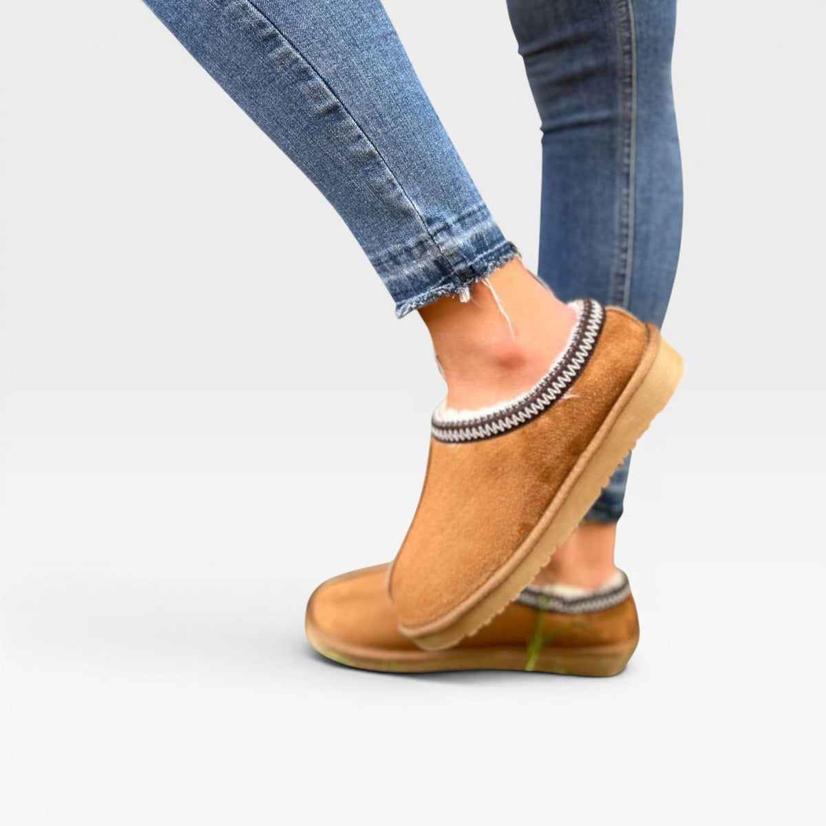 Zuecos de Mujer Forrados de Piel Sintética – Mule de Suede Acogedor para Calidez Diaria