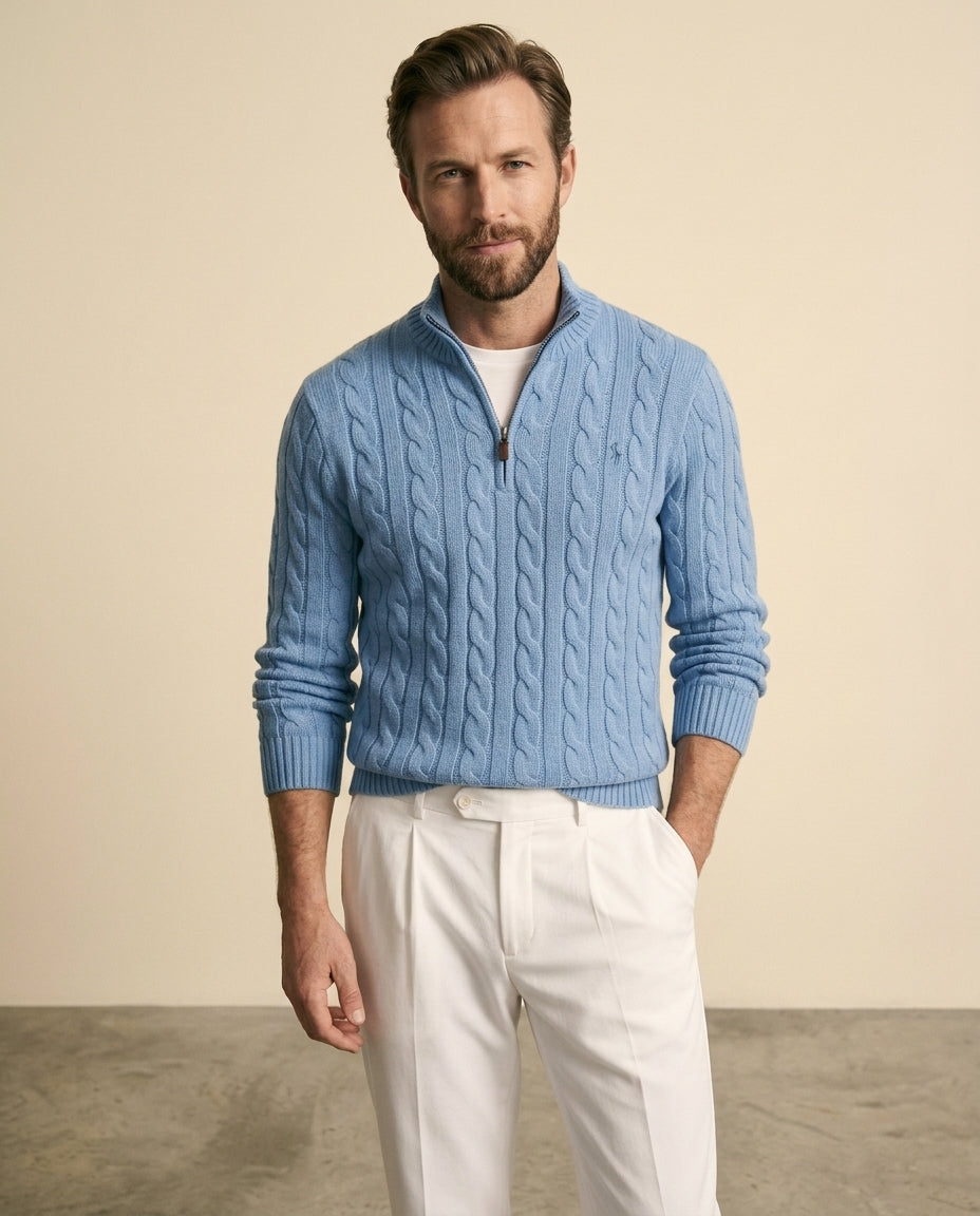 Conjunto de Suéter de Punto Cableado y Chinos Blancos Azul