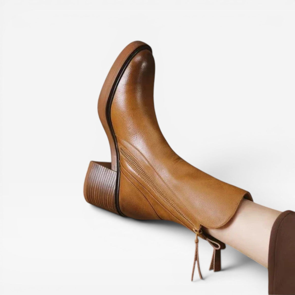 Botas de Cuero para Mujeres – Punta Afila con Tacón Apilado y Cierre de Cremallera Estilo Western